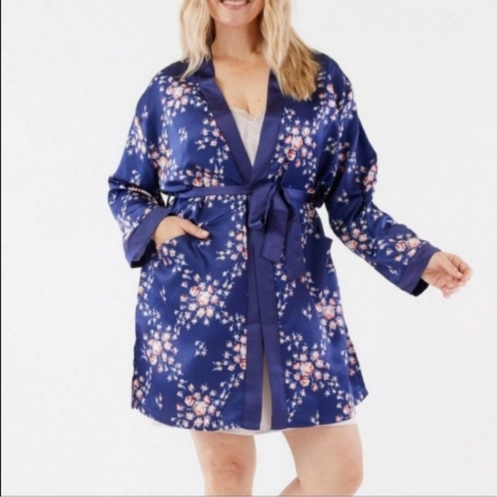 Morgan Lane X Fab Fit Fun long sleeve 2 pocket satin feel intimate robe SZ L-XL